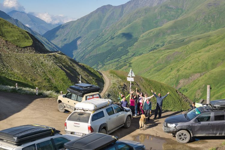 Rutas 4x4 en grupo dónde el disfrutar se multiplica - Viajes en grupo a Georgia TheWOW Travels