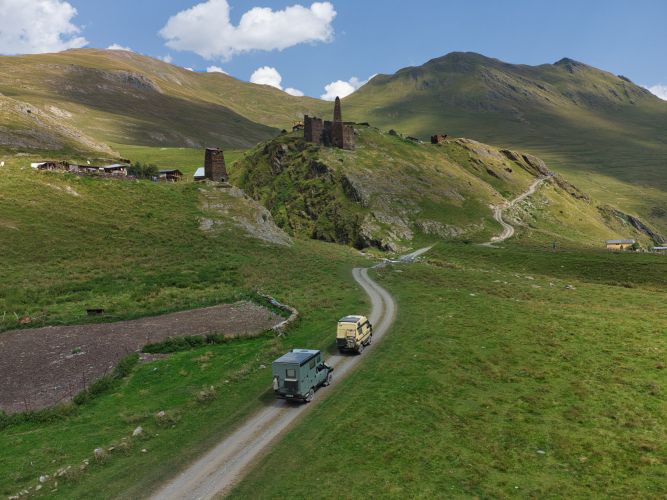 Rutas 4x4 en grupo dónde el disfrutar se multiplica - Viajes en grupo a Georgia TheWOW Travels
